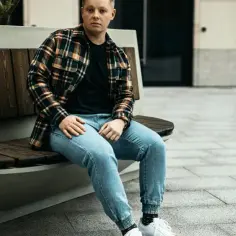 Jakie buty najlepiej pasują do joggerów męskich - poradnik z inspiracjami