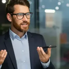 Jak mieć bardziej męski głos: 5 skutecznych technik na niższy ton głosu