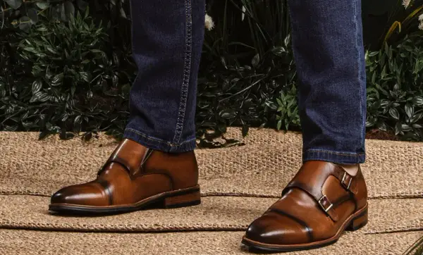 Jak dobrać buty do jeansów męskich: stylowy poradnik doboru obuwia