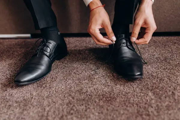 Eleganckie buty męskie do garnituru - poradnik stylowego gentlemana